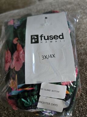 Fused Hawaii Women’s Floral Bikini Bottom - Black & Pink